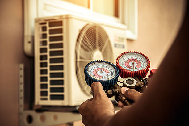 Professional Hvac technician working in Elwood, IN